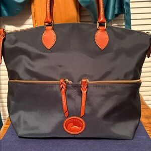 EUC Dooney & Bourke Navy double pocket satchel bag